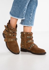 Alma en Pena Botines camperos - camel