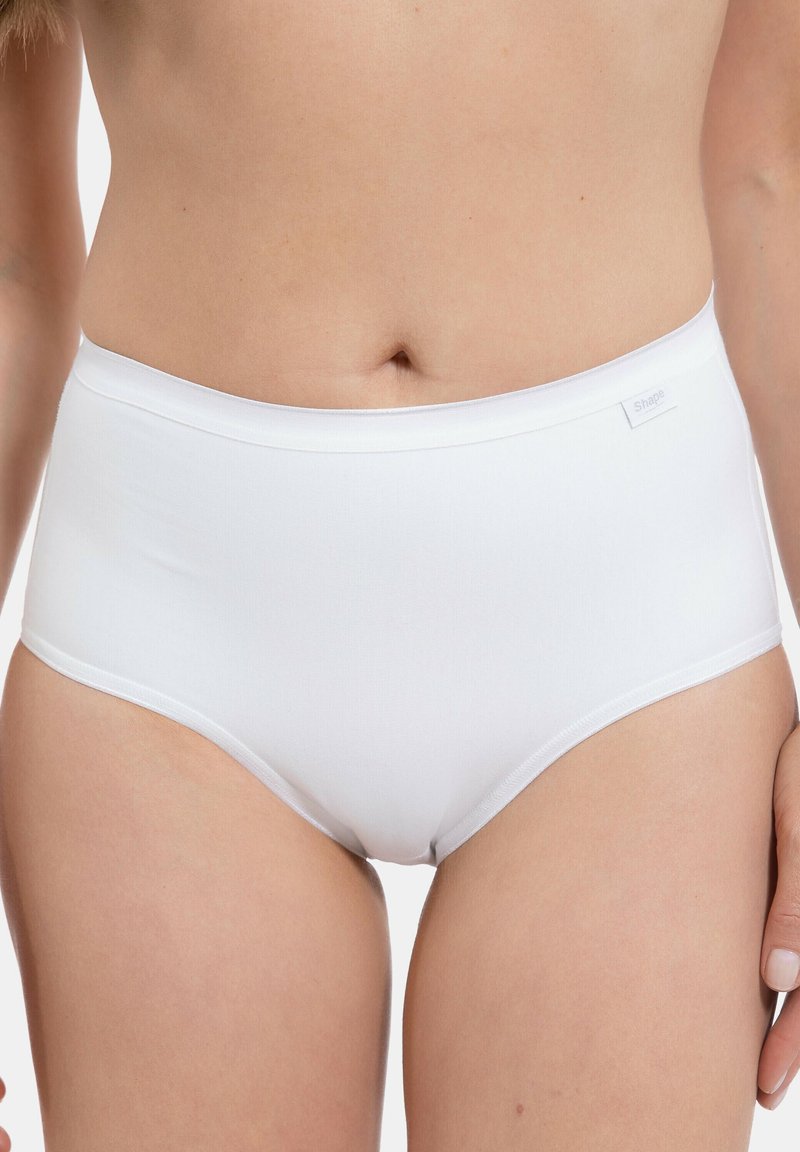 Mutande bianche a vita alta realizzate in tessuto morbido, con una consistenza liscia e cuciture minime per il massimo comfort. Etichetta sulla cintura.