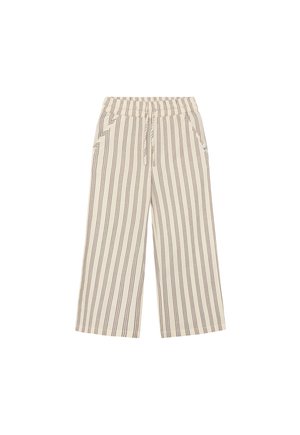 Pantalon beige à jambes larges avec rayures verticales marron, taille élastique, deux poches latérales, et coupe décontractée, fabriqué en tissu doux et léger.