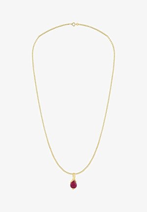 Zlata verižica z obeskom v obliki kapljice z rdečim dragim kamnom. Verižica je nežno zapletena z zapiranjem na sponko v obliki raka.