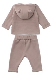 Beiges geripptes Baby-Set mit Kapuze und Bärenohren, Bündchen und passenden Hosen mit elastischem Bund und umgeschlagenen Säumen. Weiche Stofftextur.