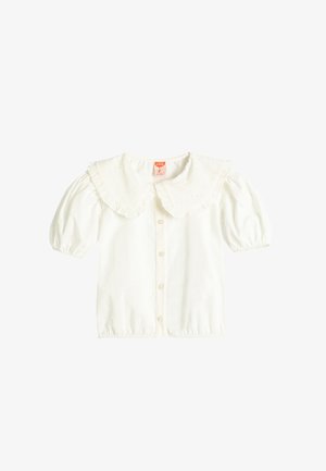 Hvid bluse med korte ærmer, stor flæsekrave, knaplukning foran og indsamlede ærmer. Letvægtsstof med subtile teksturdetaljer.