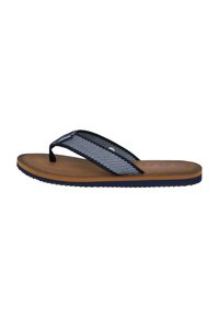 Chanclas a rayas en azul marino y blanco con una tira negra y una plantilla texturizada marrón. La suela de goma proporciona agarre y durabilidad.
