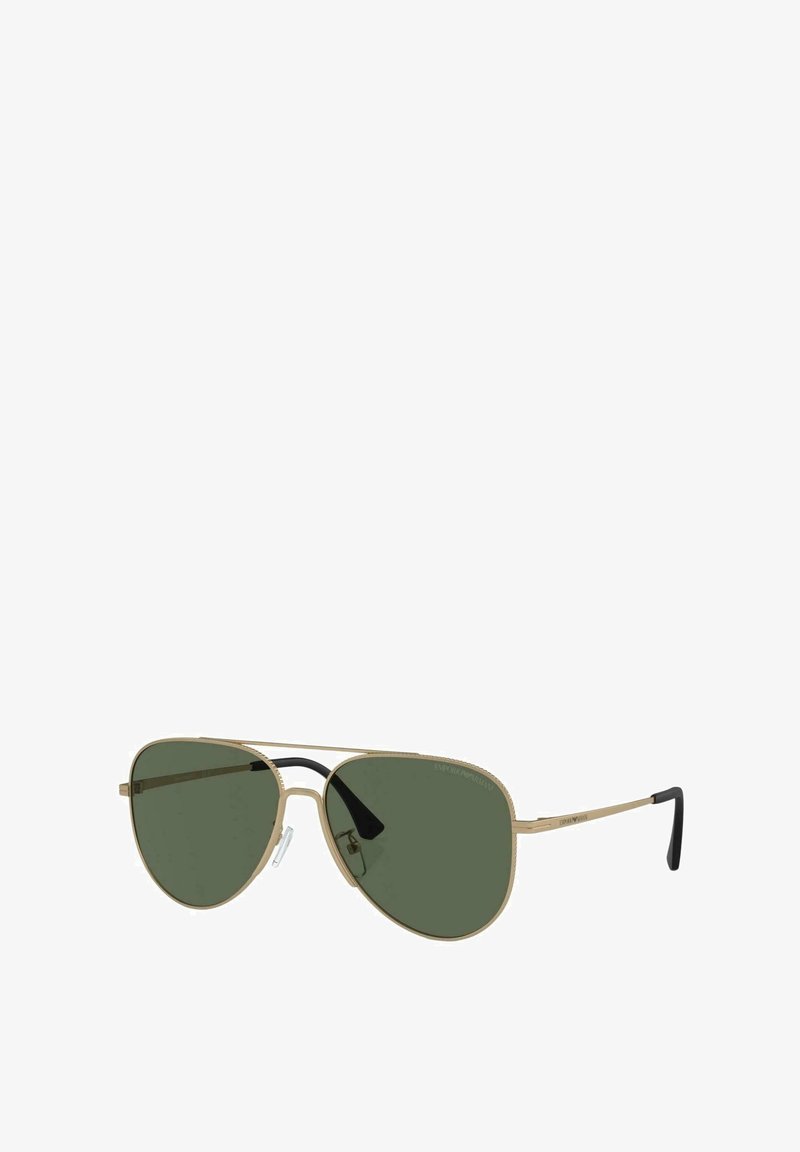 Occhiali da sole stile aviator con lenti verde scuro, montatura in metallo dorato, stanghette nere e design con ponte sottile. Dettagli testurizzati sulla montatura.
