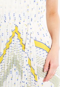 Wallis Denní šaty - off-white