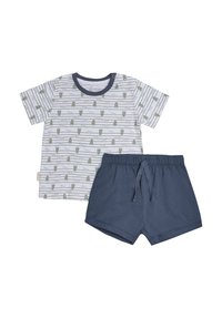 Conjunto de dos piezas de algodón que incluye una camiseta de rayas blancas con patrones de cactus verdes y pantalones cortos azul marino con cintura elástica.