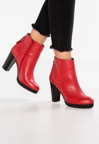 Lazamani Bottines à talons hauts - red