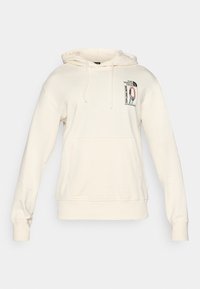 Kremowa bluza z kapturem, wykonana z miękkiego materiału, z przednią kieszenią, regulowanym kapturem oraz graficznym logo na lewej piersi.