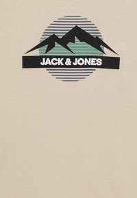 Jack & Jones Junior JJPEAK TEE CREW NECK - Camiseta estampada - moonbeam