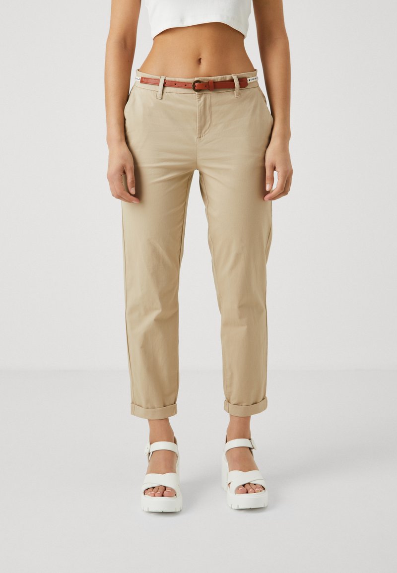 ONLY Petite ONLBIANA BELT - Chino hlače - white pepper