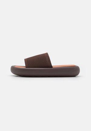 STAYLA - Pantolette flach - chocolate
