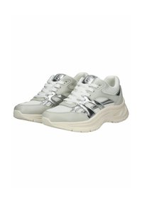 Weiße Turnschuhe mit silbernen Akzenten und Netzpaneelen, mit runder Kappe, dicke Sohle und Schnürdesign für einen sicheren Sitz.