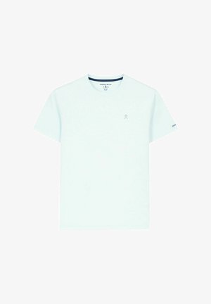 Camiseta de cuello redondo y manga corta de color azul claro con un pequeño logo en el pecho izquierdo y el nombre de la marca en la manga derecha.