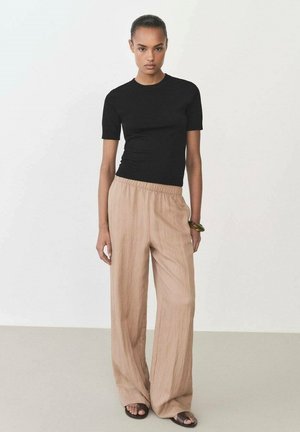Mango Basic T-shirt - zwart