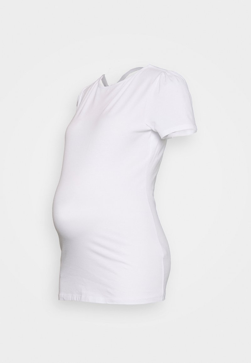 T-shirt de maternidade em algodão branco, com mangas curtas, decote redondo e uma forma ajustada para acomodar uma barriga em crescimento.