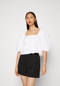 Abercrombie & Fitch FLUTTER CINCH FRONT FAUX FASHION - T-shirt básica - white