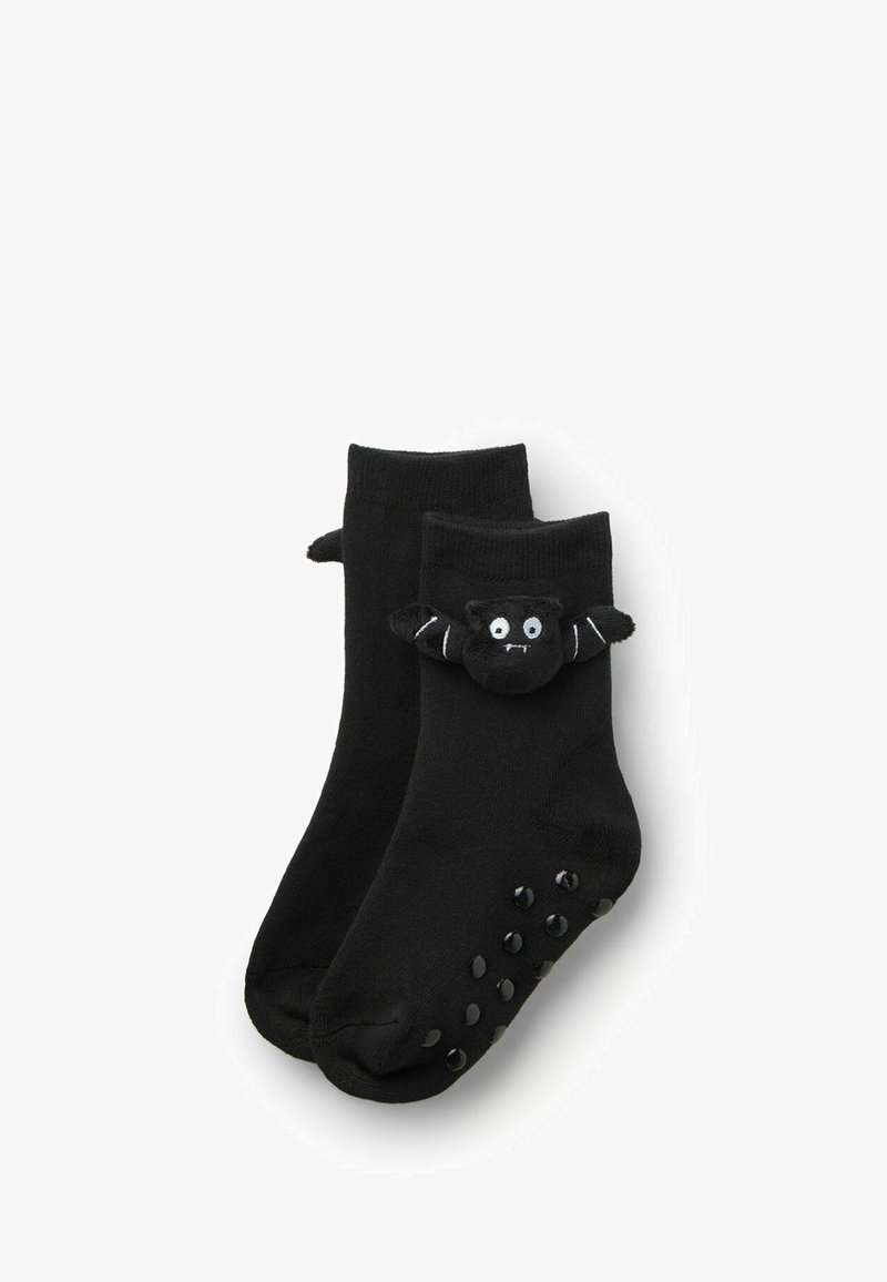 Czarne skarpetki do kostek z miękkim czarnym wzorem nietoperza na mankiecie, z gumowymi kropkami na podeszwie dla lepszej przyczepności.