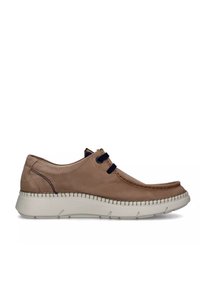 Zapato de cuero marrón con cordones y puntera redondeada, con acentos en azul marino, suela blanca y detalles de costura visibles a lo largo del borde.