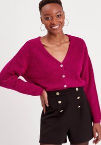 Cache Cache GEKNÖPFTE MIT V-AUSSCHNITT - Cardigan - rose fushia