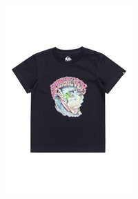 Camiseta de algodón negra con un diseño gráfico colorido de un surfista montando una ola, con acentos detallados en verde, rosa y azul.