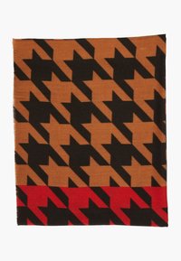 Écharpe marron avec un motif pied-de-poule noir audacieux, bordée d'une bordure rouge unie en bas. Texture douce et forme rectangulaire.