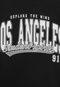 Fond noir avec un grand texte blanc « LOS ANGELES », un texte plus petit « EXPLOREZ L'ESPRIT » au-dessus, et en cursive « Esprit étudiant » en dessous avec « 91 ».