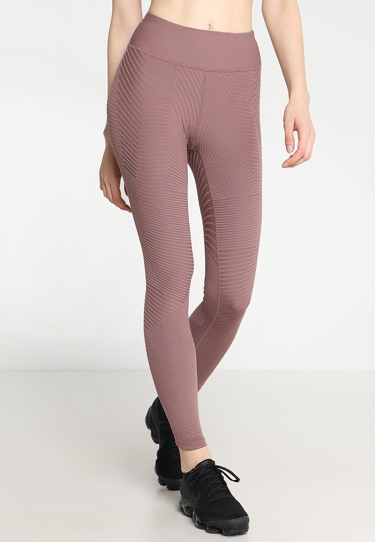 Nike Performance Leggings - purple