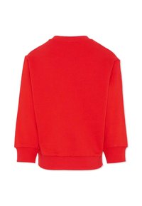 Czerwona bluza z pulowerem, wykonana z miękkiej mieszanki bawełny, z okrągłym dekoltem, długimi rękawami oraz ściągaczami na mankietach i dole. Widok od tyłu.