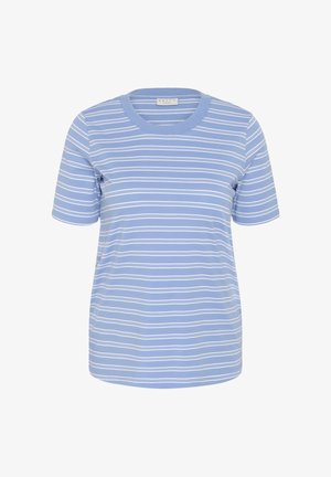 Camiseta de manga corta azul claro con estrechas rayas horizontales blancas y cuello redondo.