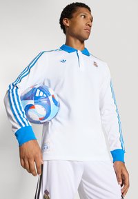 adidas Originals REAL MADRID ICON - Klubbklær - white/bluebird