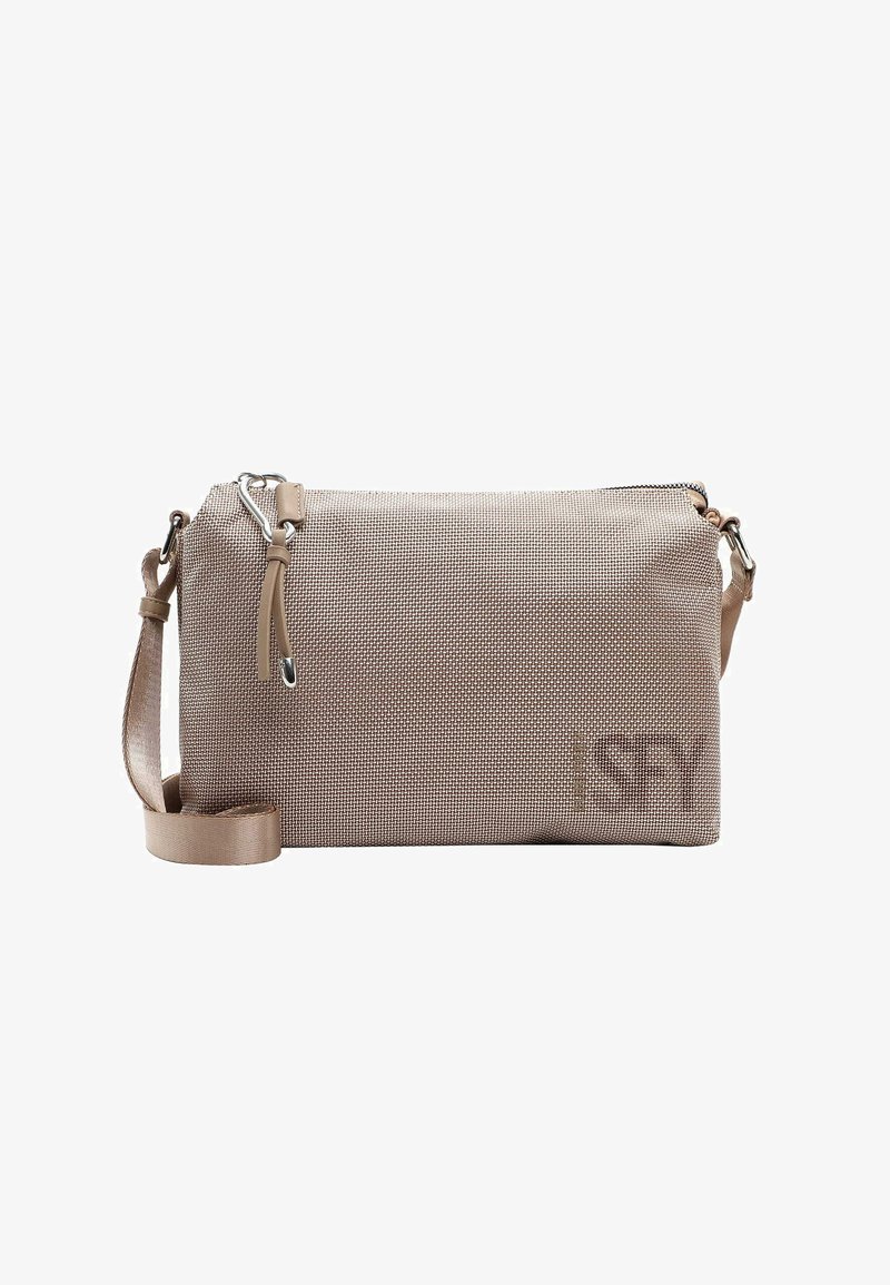 Borsa a tracolla in tessuto beige con superficie testurizzata, chiusura con zip, tracolla regolabile e dettaglio del logo impresso su un lato.