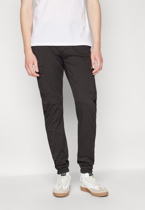 Lyle & Scott UPTON PARK TROUSERS - Pantaloni cargo - jet black