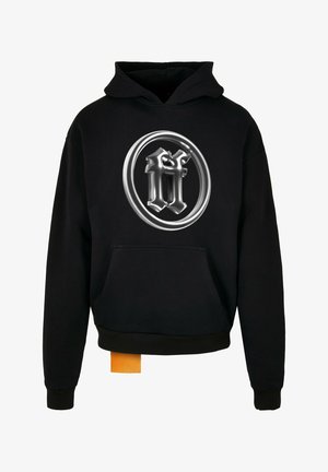 Melna kapuce, izgatavota no kokvilnas, ar lielu sudraba grafisko logotipu priekšpusē, centrālo kangaroo kabatu un ribotām piedurknēm.