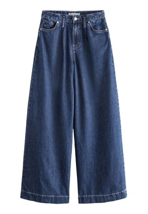 Pantaloni in denim blu a gamba larga con bottone frontale, cerniera, passanti per cintura e design a cinque tasche.