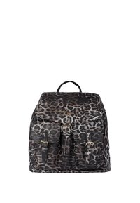 Zaino con stampa leopardata nei colori nero e beige, dotato di patta, due tasche frontali, finiture oro e manico superiore.