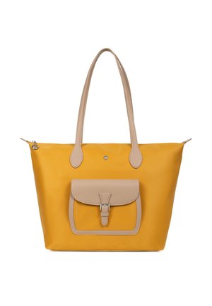 Sac fourre-tout jaune en matériau lisse avec une poche à rabat beige, des poignées assorties et un détail de boucle décoratif.