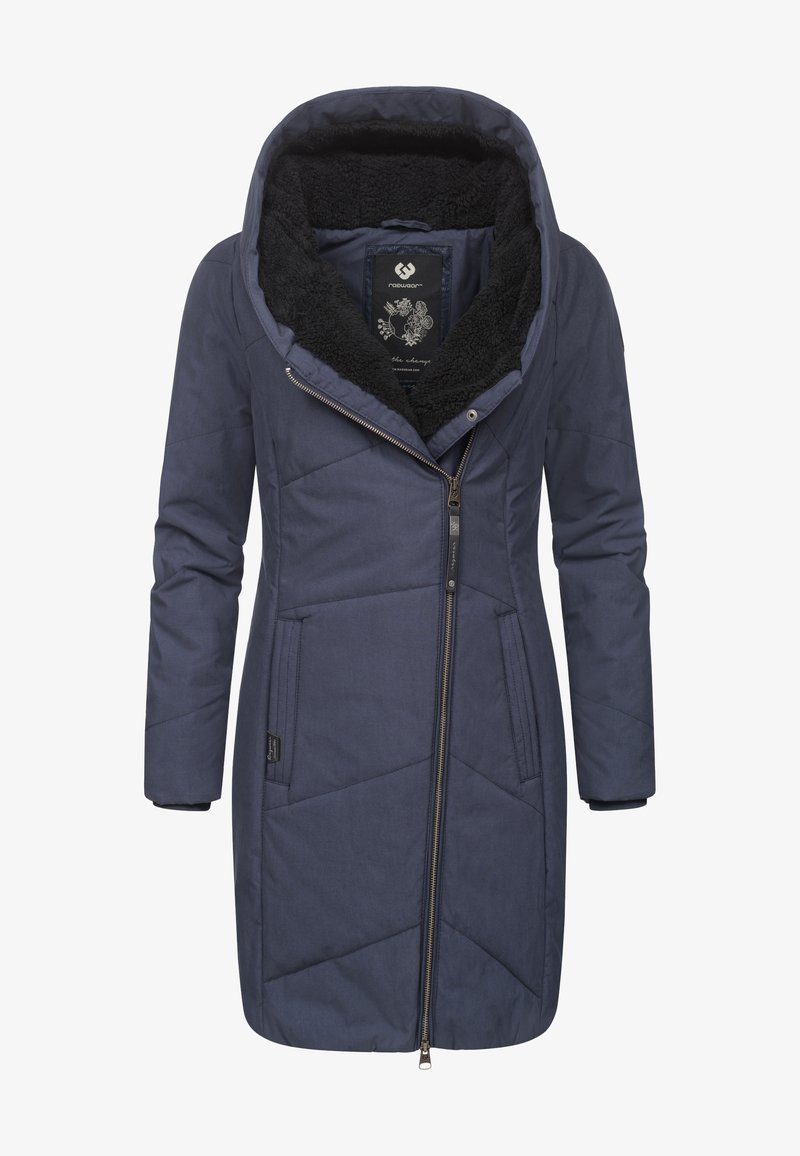 Marineblauwe, gewatteerde winterjas met een grote capuchon, rits-sluiting en fleecevoering. Voorzien van twee zijzakken en een klein logo-label.