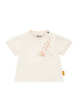 Korte mouwen, crèmekleurig t-shirt met roze geribbelde accenten, met een illustratie van een beer op een schommel te midden van bloemdetails.