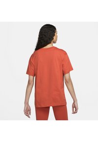 Nike Sportswear TEE  - T-shirt básica - mantra orange white