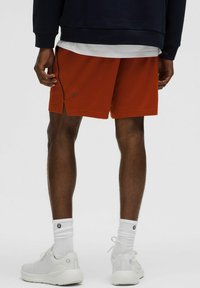 lululemon DOUBLE-LAYERED MESH LINERLESS 18CM - Kurze Sporthose - autumn rust autumn rust true navy