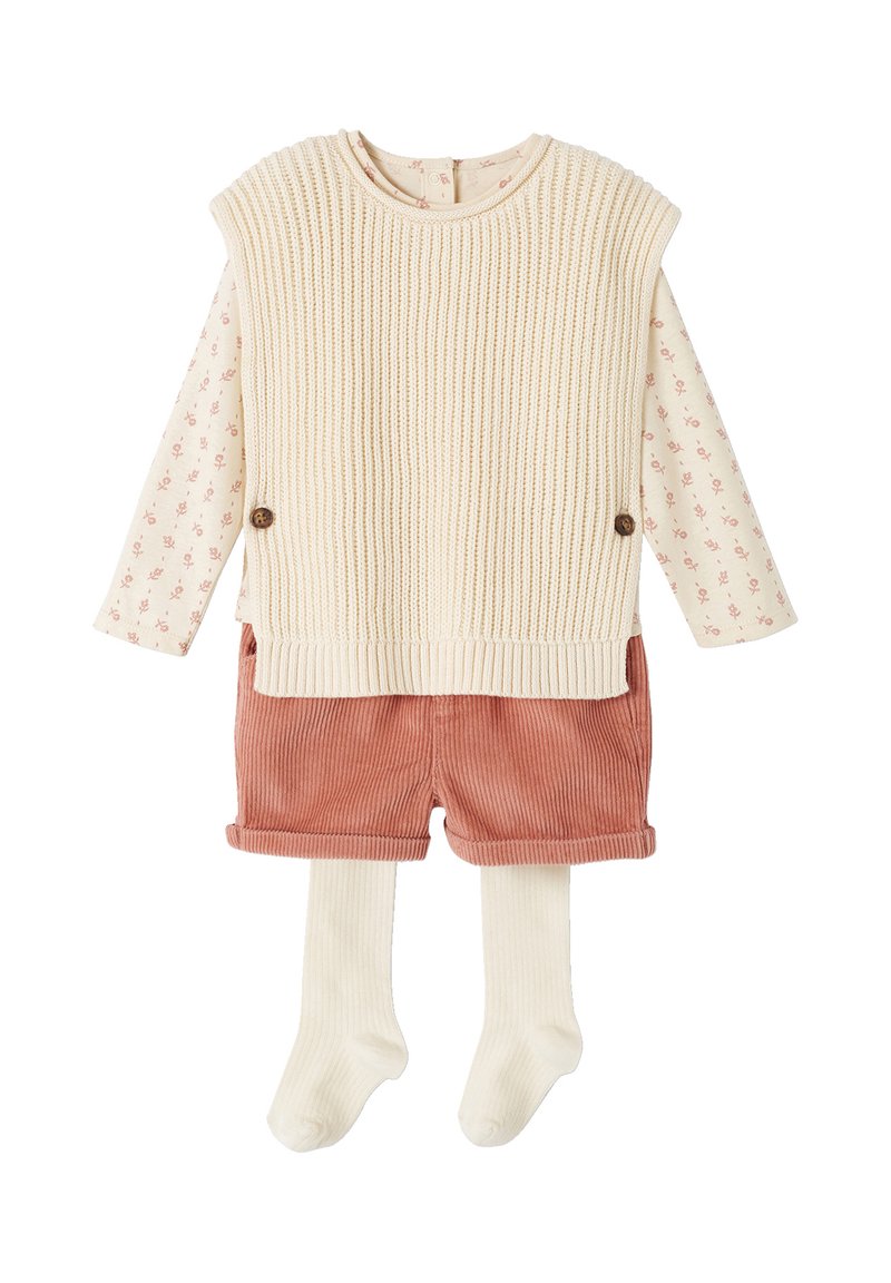 Beige gerippter Pullover mit Holzknopf, langärmliges Blumenshirt, rosa Cordshorts und cremefarbene Strumpfhosen. Geeignet für Kinder.
