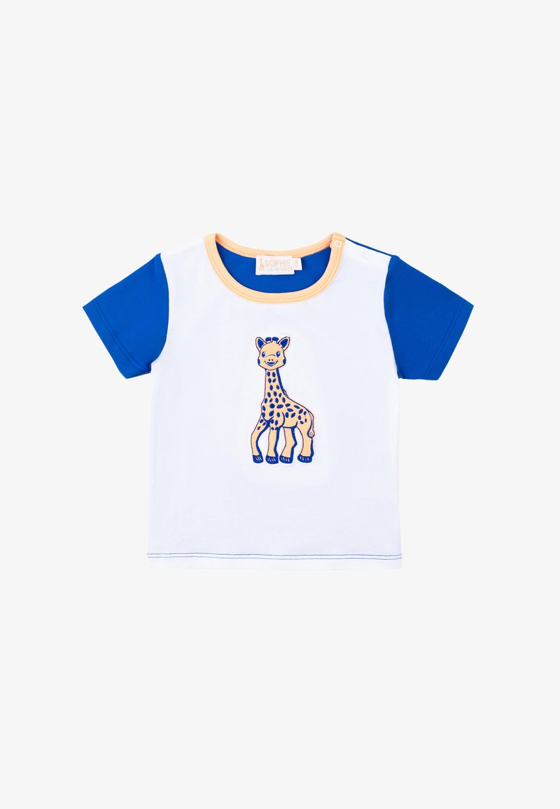 T-shirt a maniche corte con maniche blu e corpo bianco, caratterizzato da una grafica di un giraffa ricamata e un colletto rotondo con un bordo arancione.