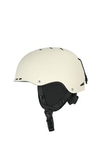 Hvid hjelm med en glat overflade, justerbare sorte stropper og polstring på siderne. Har ventilationshuller og en sikker hakereimelås.