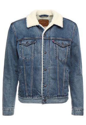 Veste en denim bleu avec col sherpa blanc, boutonnière devant, poches poitrine à rabat et poches sur les coutures latérales.