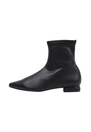 Sandra Fontán Botines - black