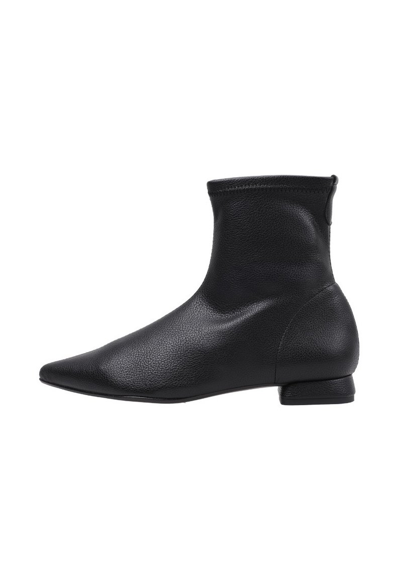 Sandra Fontán Botines - black
