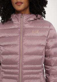 EA7 Emporio Armani GIUBBOTTO - Žieminė striukė - pink