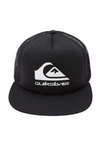Svart mesh truckerkeps med platt skärm, vit Quiksilver våg- och bergslogotyp centrerad på främre panel.