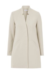 Blazer beige claro con un diseño elegante, que presenta un cuello con muesca, dos bolsillos frontales y una tela texturizada. Sin cierres visibles.