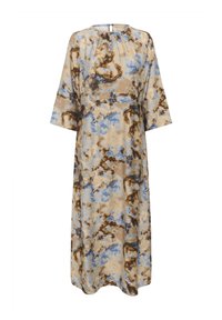 Pitkä, valuva mekko beige-kankaasta, jossa on sininen ja ruskea pilvimäinen kuvio. Suunnittelussa on löysät hihat ja avattu selkäosa.